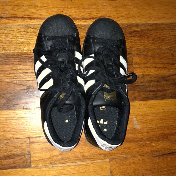 Women’s Adidas Superstars - Picture 3 of 7